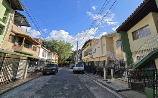 Casa en venta en Floresta Santa Lucia